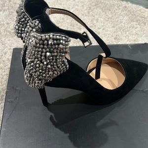 Inc crystal bow heel